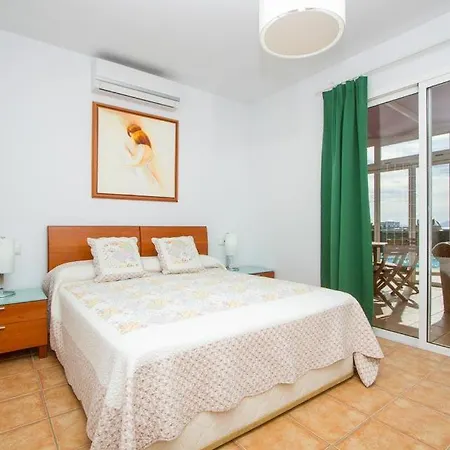 Playa Blanca Sleeps 6 Pool Air Con Wifi Villa Playa Blanca (Lanzarote)