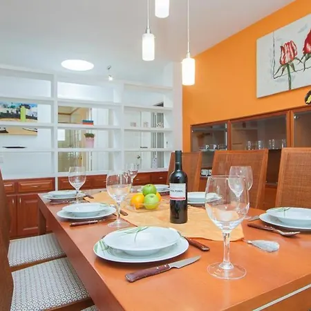 Playa Blanca Sleeps 6 Pool Air Con Wifi Villa *