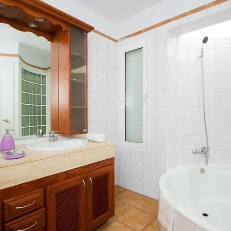 Playa Blanca Sleeps 6 Pool Air Con Wifi Villa